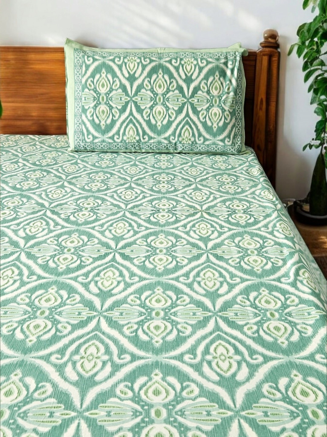 

Feels Like Home Green & Cream-Coloured Ethnic Motifs 210 TC King Bedsheet with 2 Pillow Covers