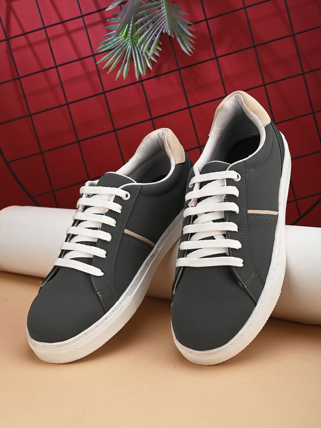 

The Roadster Lifestyle Co Women Colorblocked Sneakers, Grey