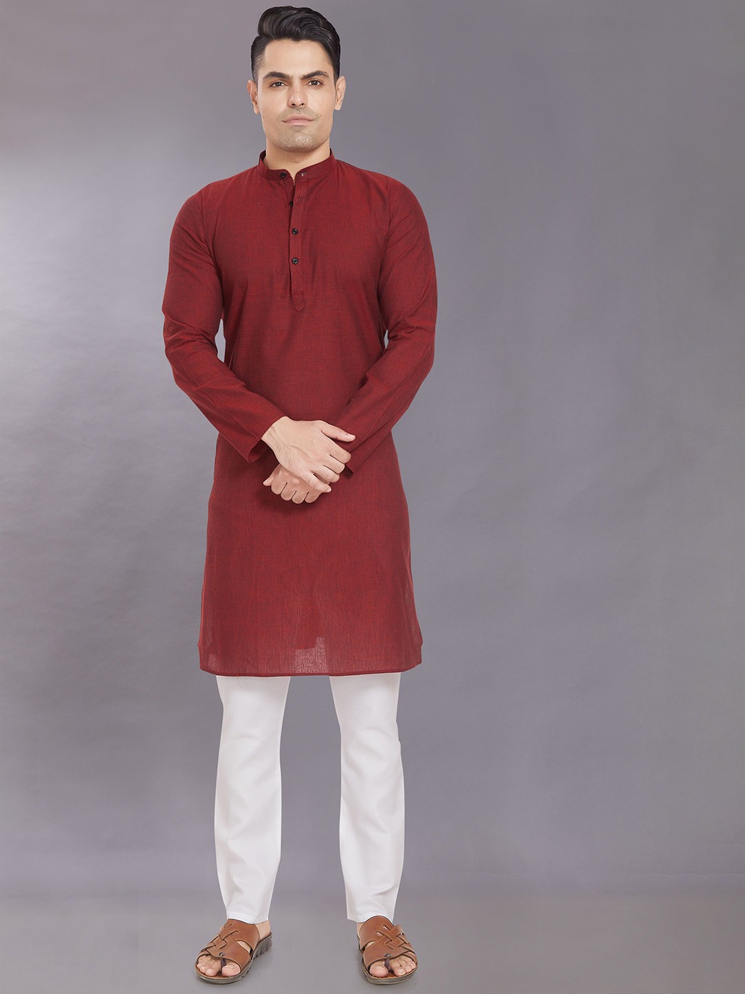 

DIVISIVE Men Thread Work Kurta, Maroon