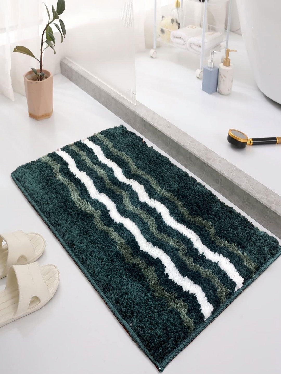 

LUXEHOME INTERNATIONAL Green & White Textured 1400 GSM Bath Rugs