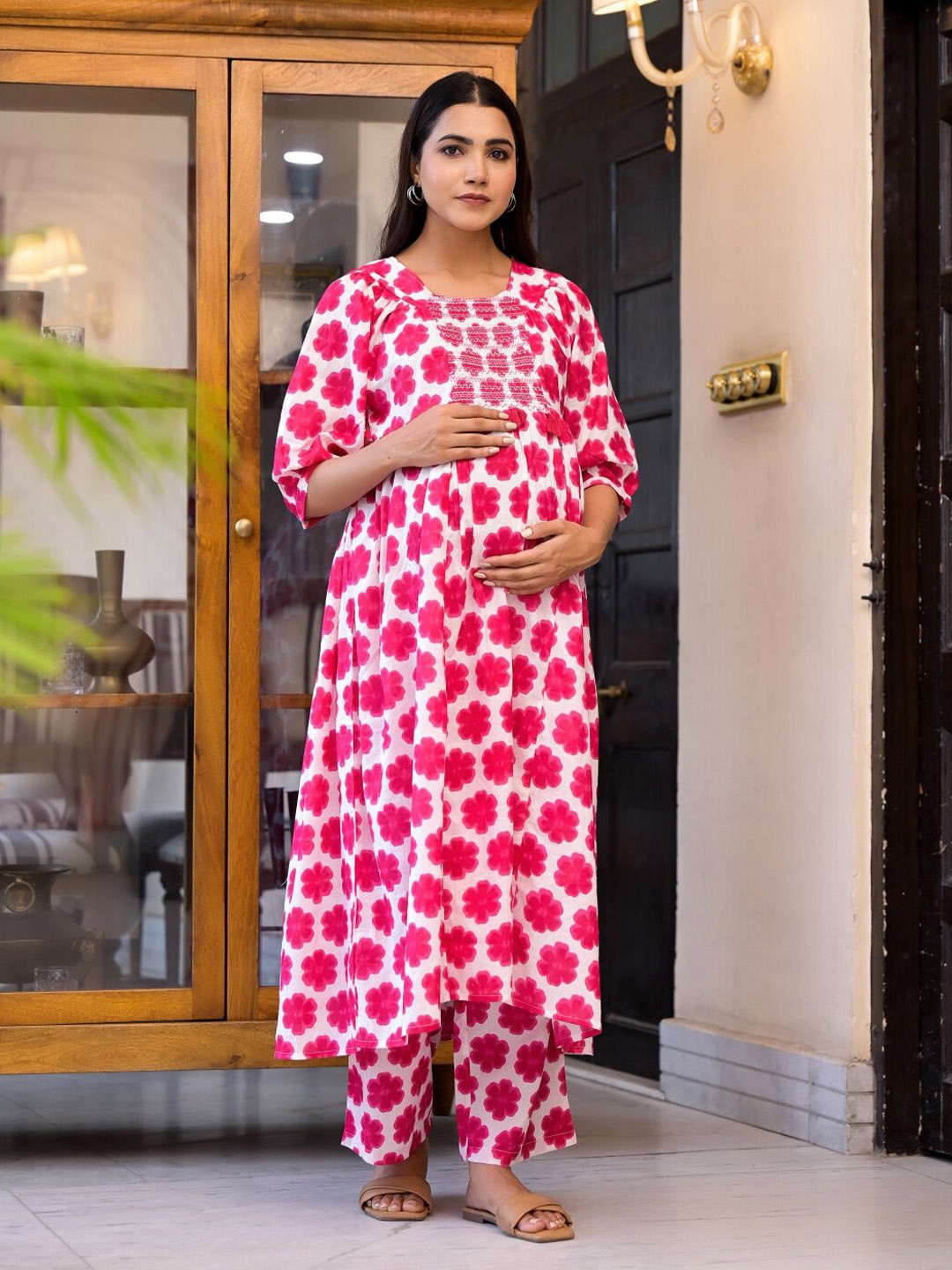 

Aujjessa Women Floral Printed Regular Pure Cotton Kurta with Trousers, Fuchsia