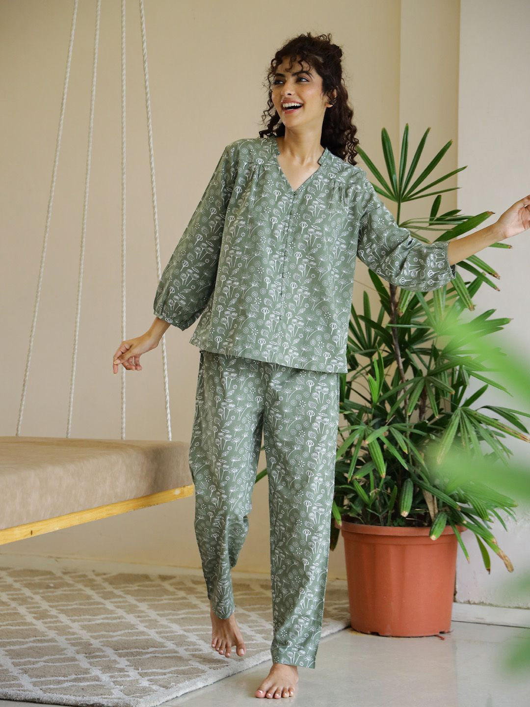 

SANSKRUTIHOMES Women Printed Night suit, Green
