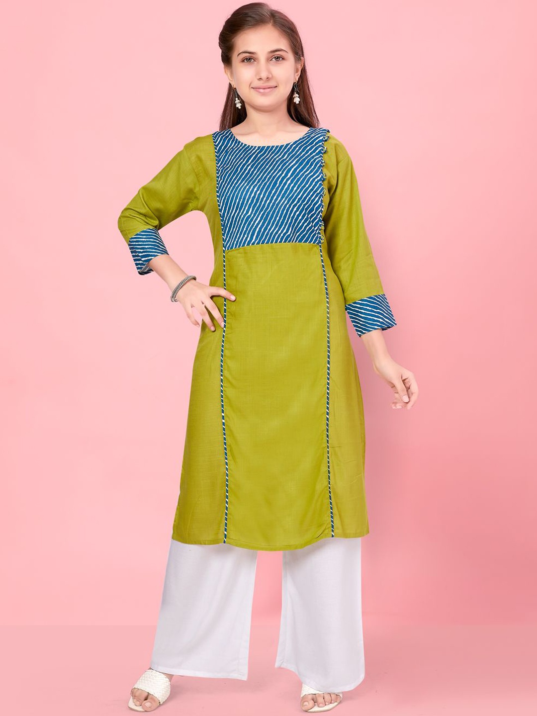 

BAESD Girls Geometric Embroidered Thread Work Kurta, Green