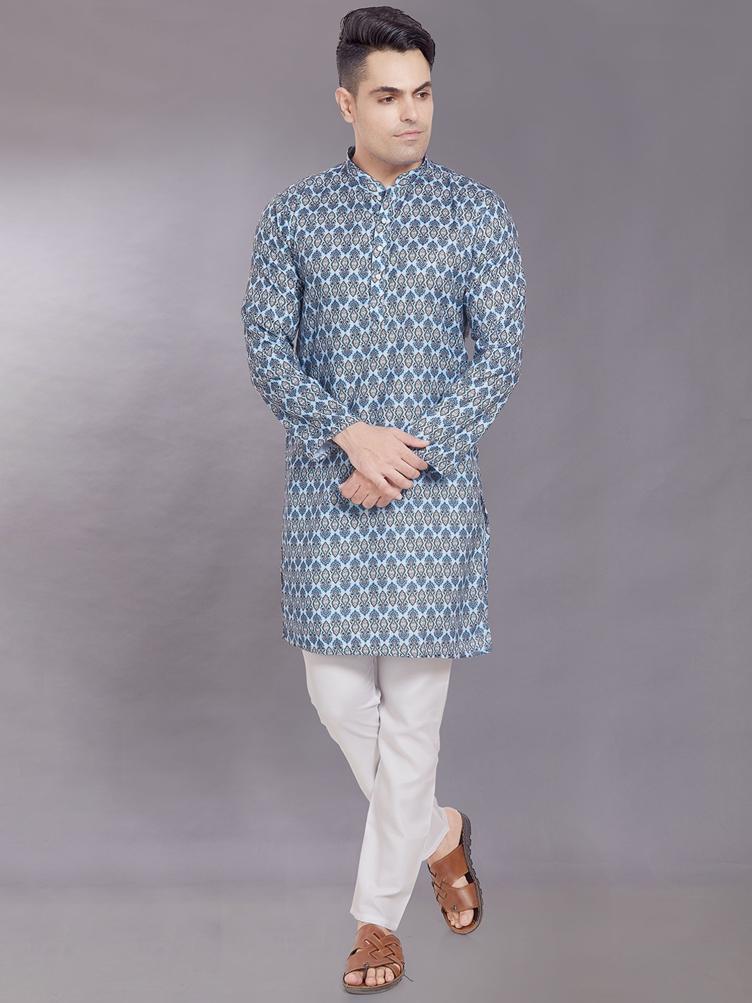 

DIVISIVE Men Geometric Printed Flared Sleeves Thread Work Kurta, Multi