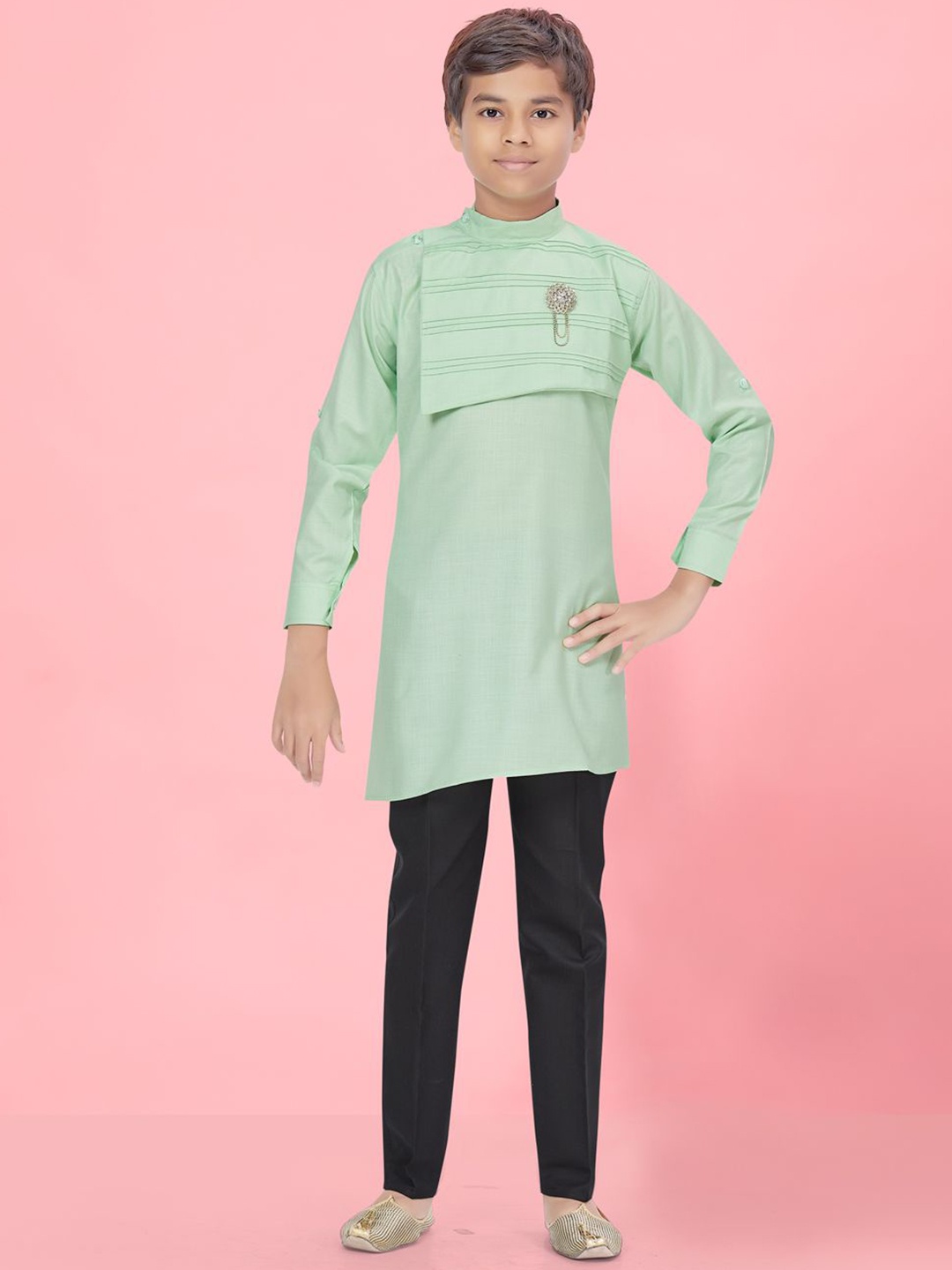 

BAESD Boys Angrakha Mandarin Collar Roll-Up Sleeves Pure Cotton Kurta With Pyjamas, Green