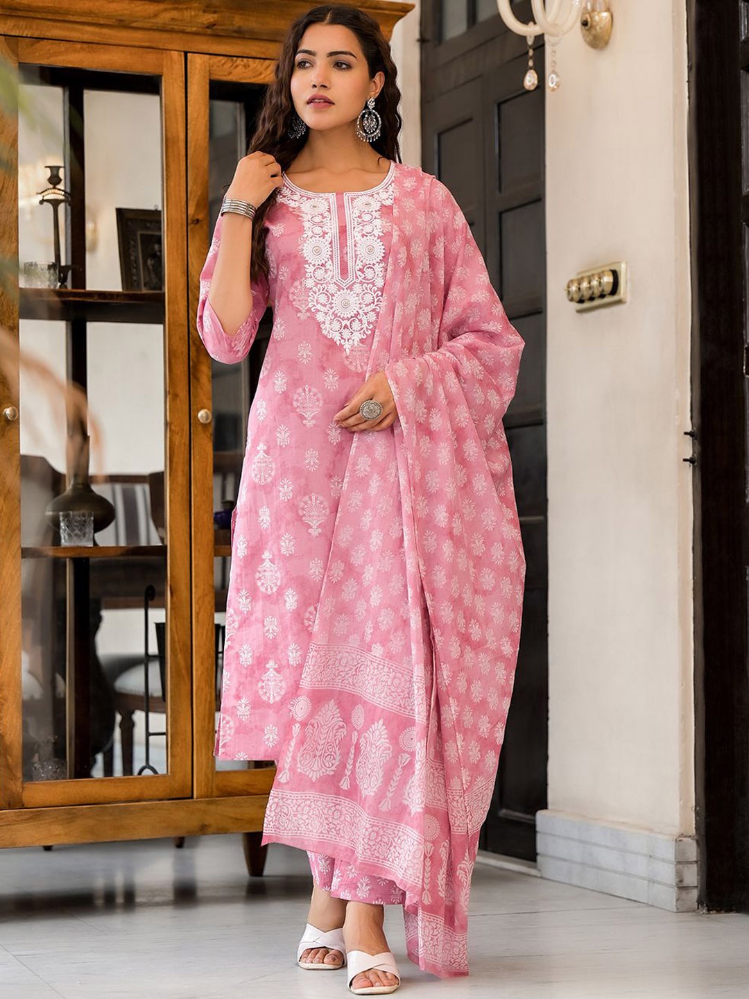 

Vastramyaa Women Paisley Printed Regular Thread Work Pure Cotton Kurta with Trousers & With Dupatta, Peach