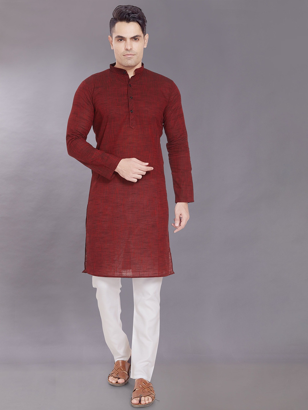 

DIVISIVE Men Thread Work Kurta, Maroon