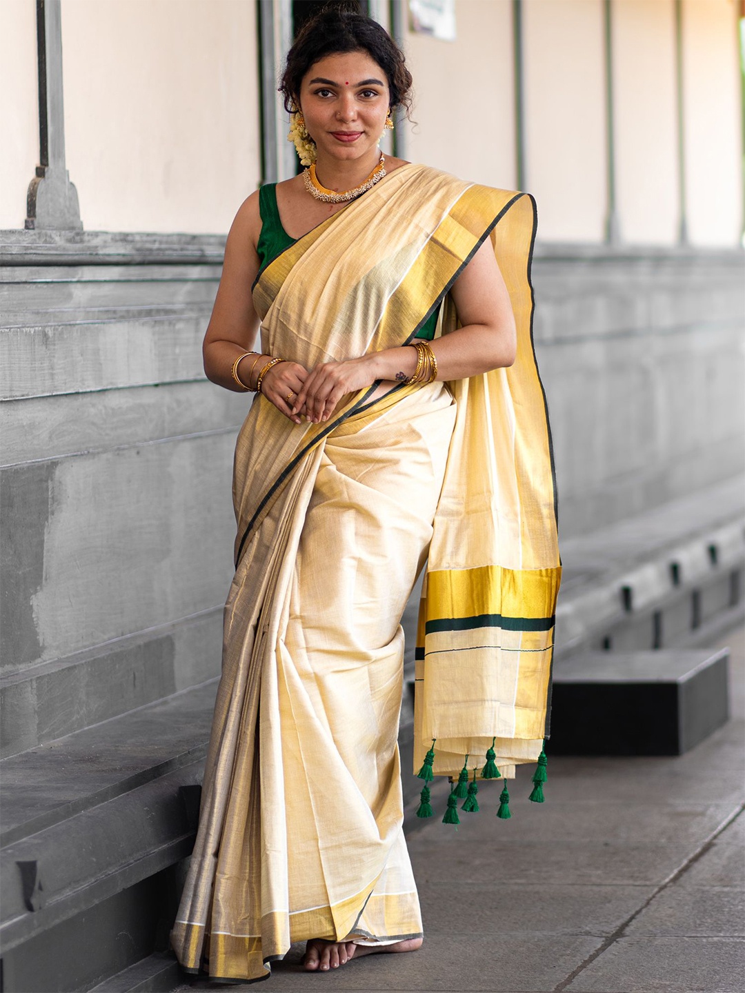 

I LOVE SAREES Woven Design Zari Pure Cotton Kasavu Saree, Off white