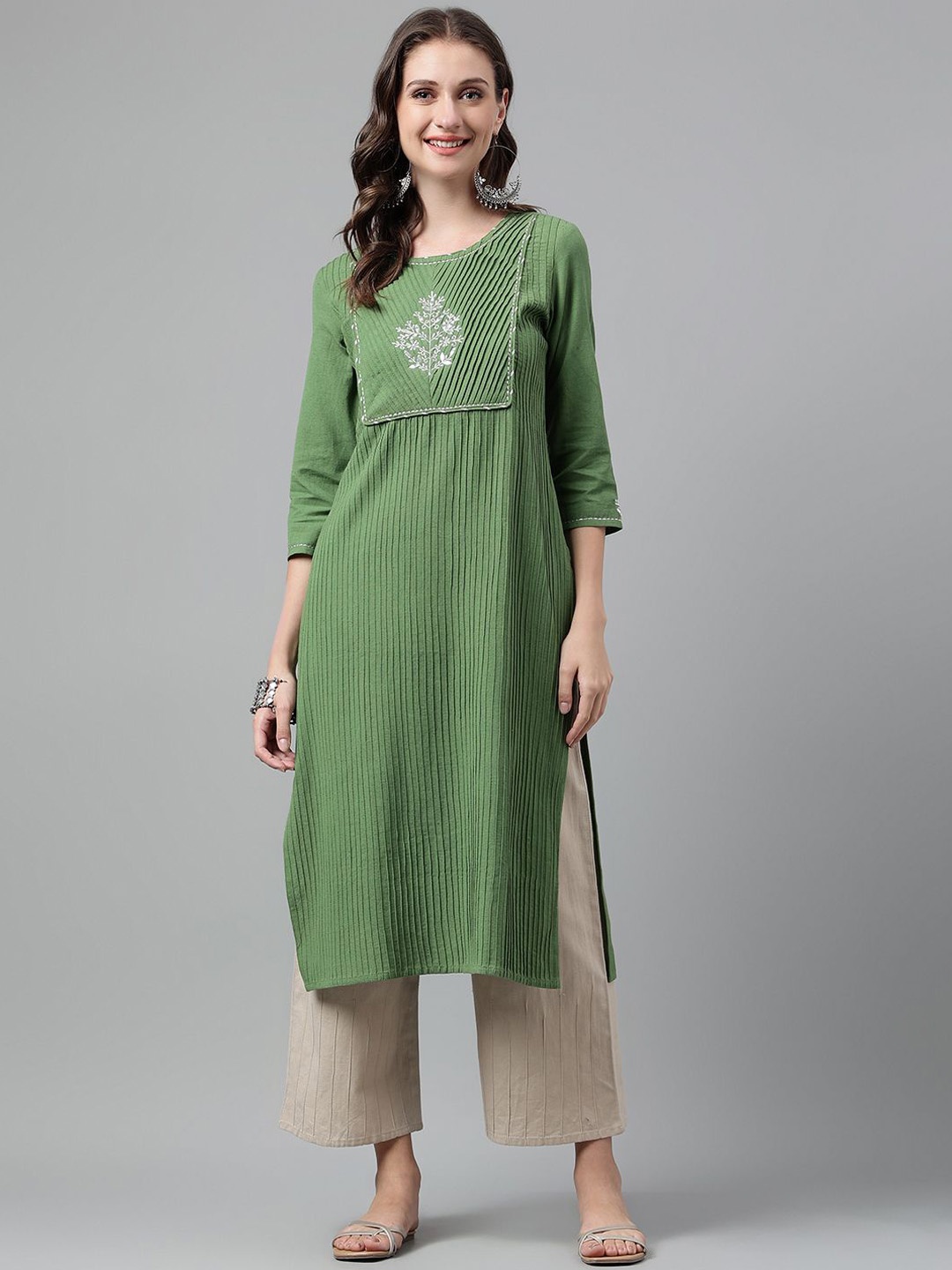 

Neemiya Women Embroidered Thread Work Kurta, Green