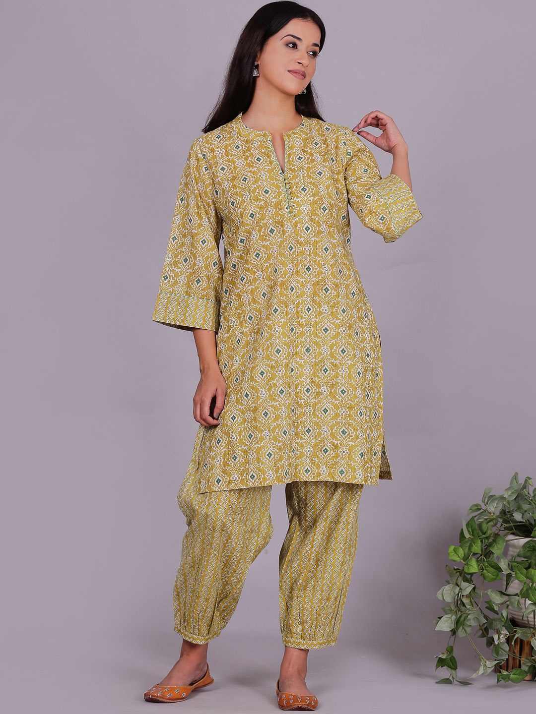 

Spring Soul Women Ethnic Motifs Printed Regular Pure Cotton Kurta with Harem Pants, Lime green