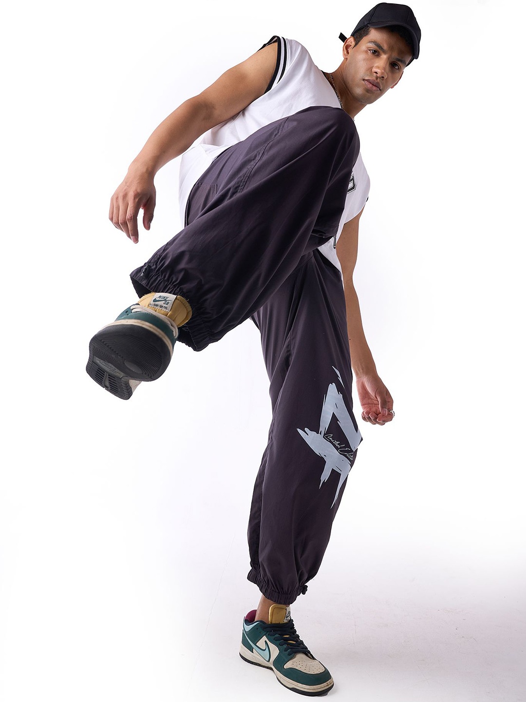 

IZF Limited Edition Men Parachute Pants, Grey