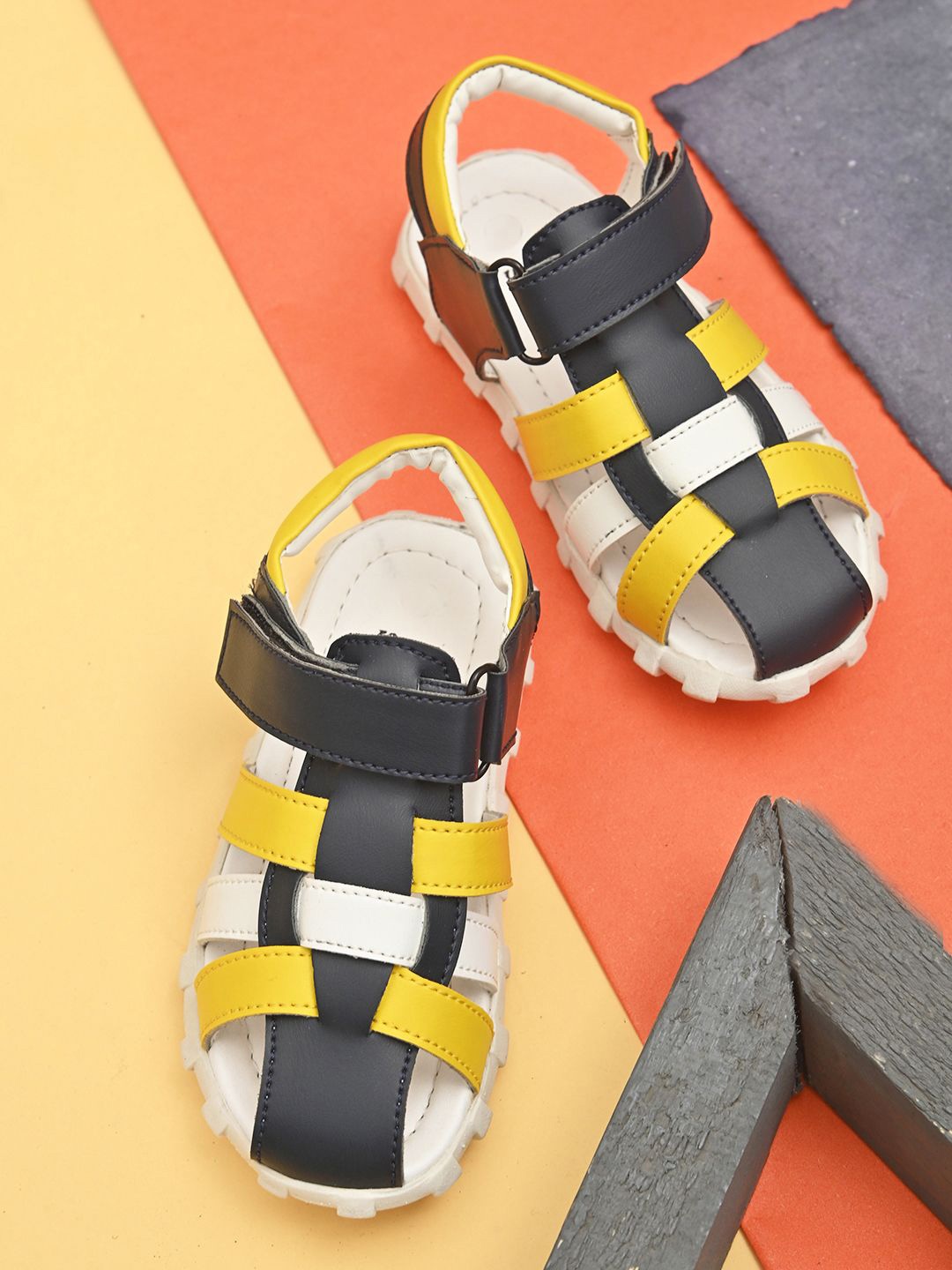 

STEFENS Unisex Kids Colourblocked Comfort Sandals, Black