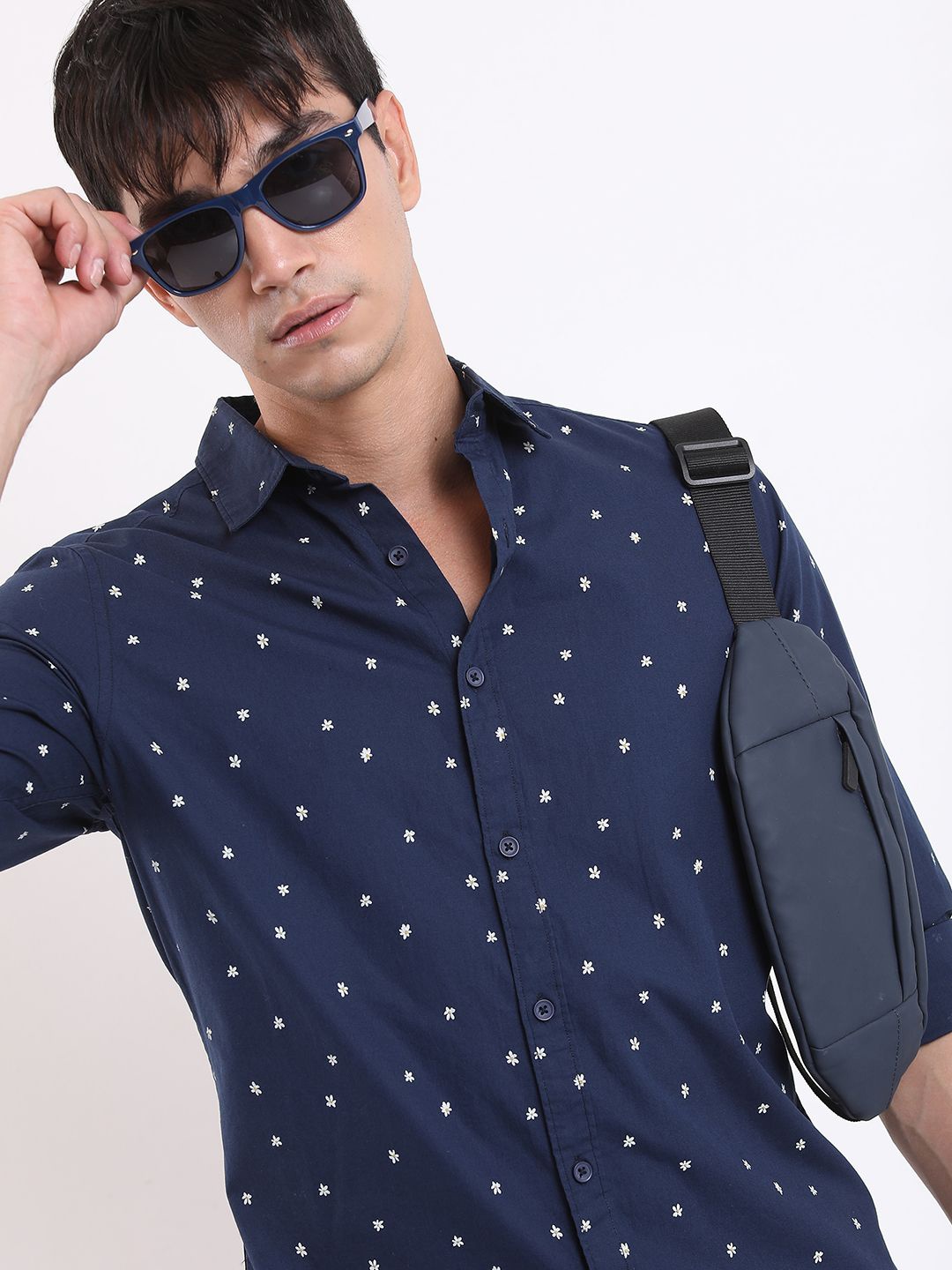 

HIGHLANDER Men Spread Collar Floral Printed Cotton Slim Fit Casual Shirt, Navy blue