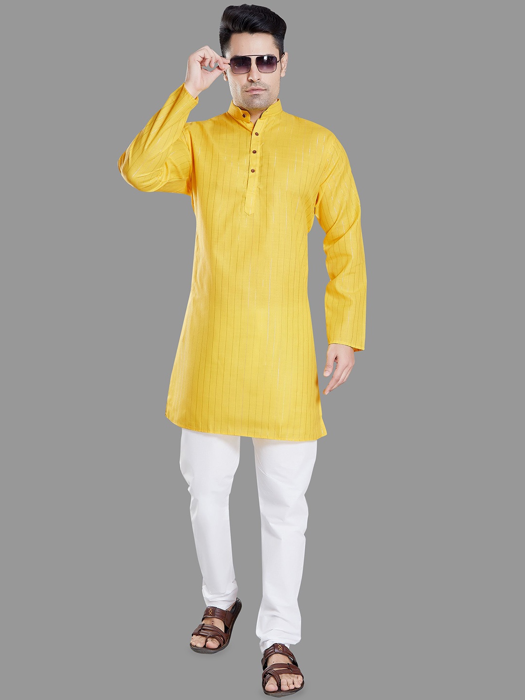 

DIVISIVE Men Striped Regular Kurta with Pyjamas, Yellow