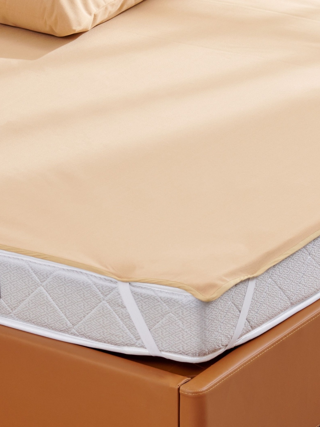 

Home Centre Beige 130 TC Queen Bedsheet with Pillow Covers