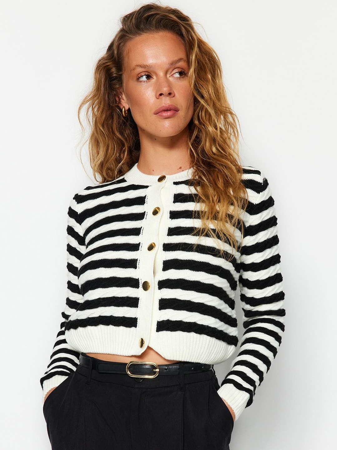 

Trendyol Women Striped Crop Cardigan, Black