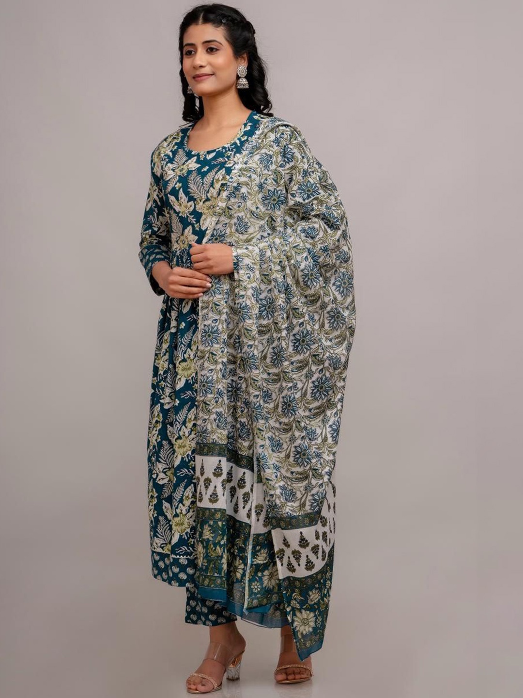 

Jasoriya Women Floral Printed Regular Pure Cotton Kurta with Trousers & With Dupatta, Green