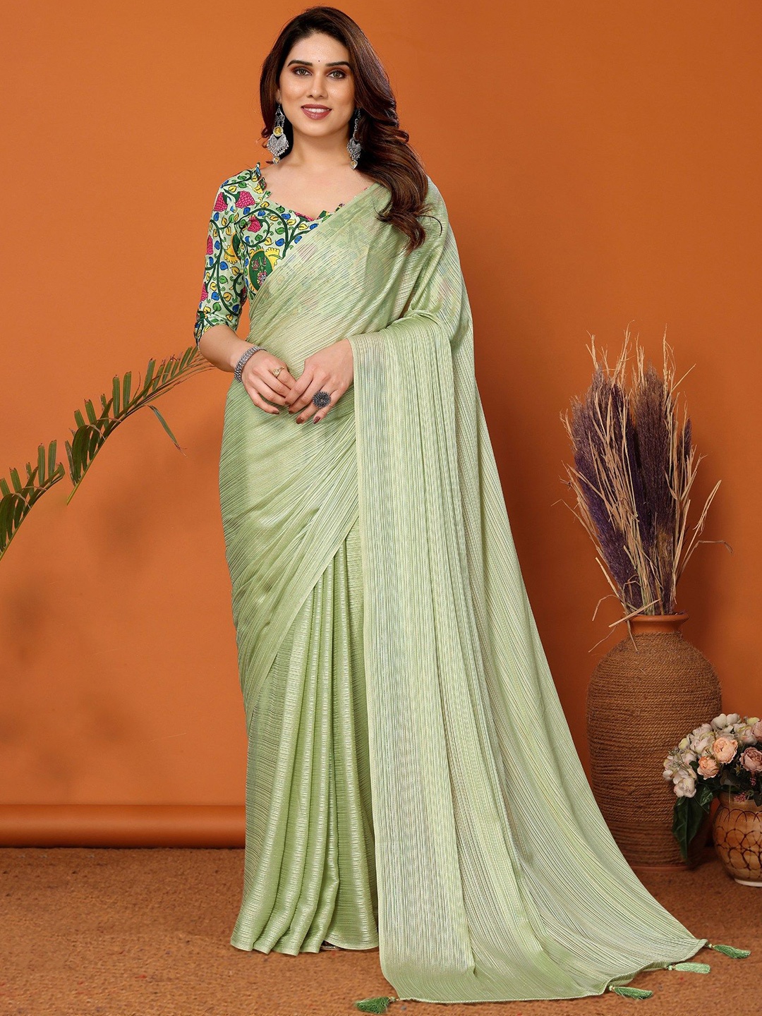 

MySilkLove Embellished Saree With Blouse Piece, Green