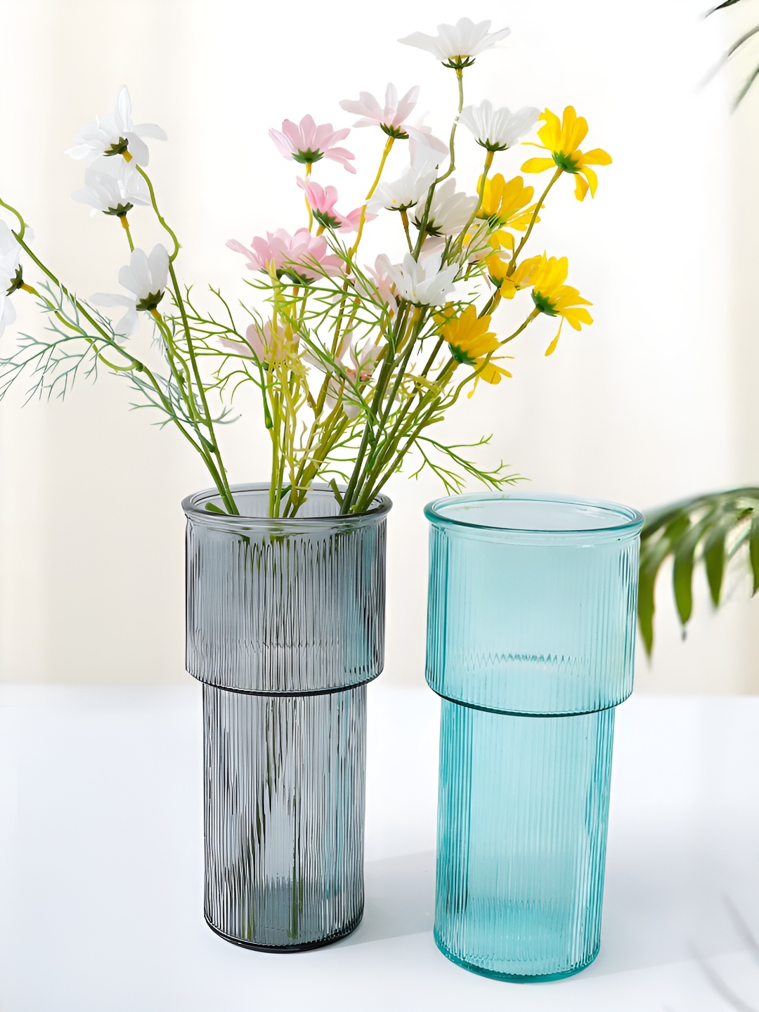 

UMAI Set Of 2 Green & Grey Textured Glass Round Shaped Flower Vases