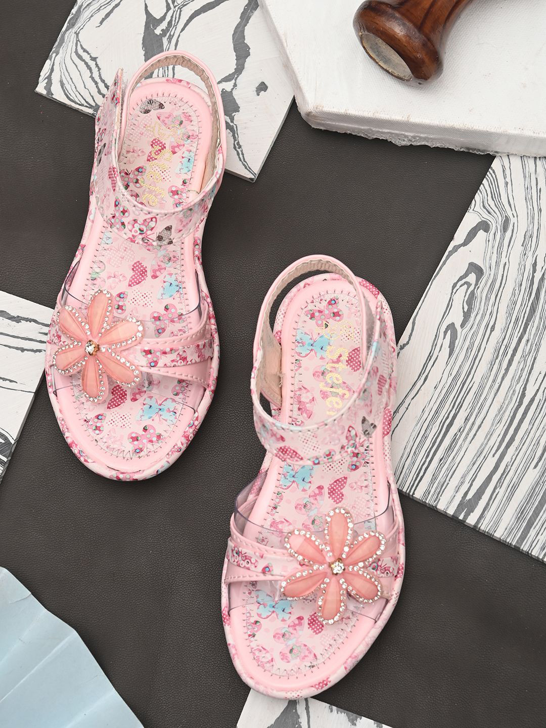 

STEFENS Girls Printed Velcro Open Toe Flats With Western - Embellished, Pink