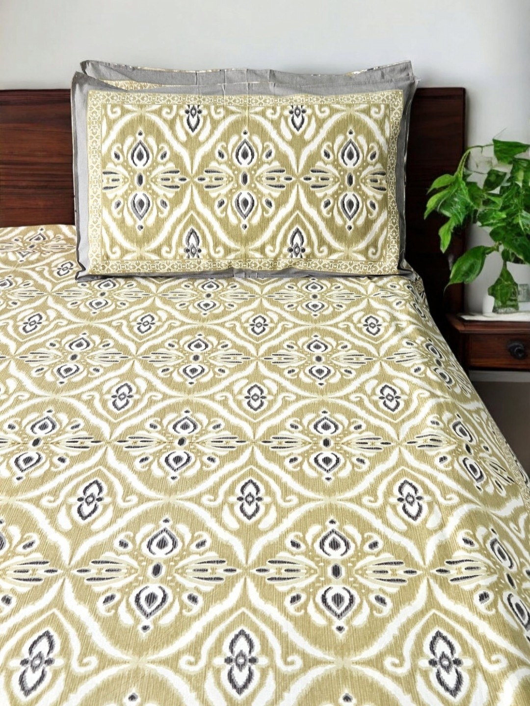 

Feels Like Home Beige & White Ethnic Motifs 210 TC King Bedsheet with 2 Pillow Covers