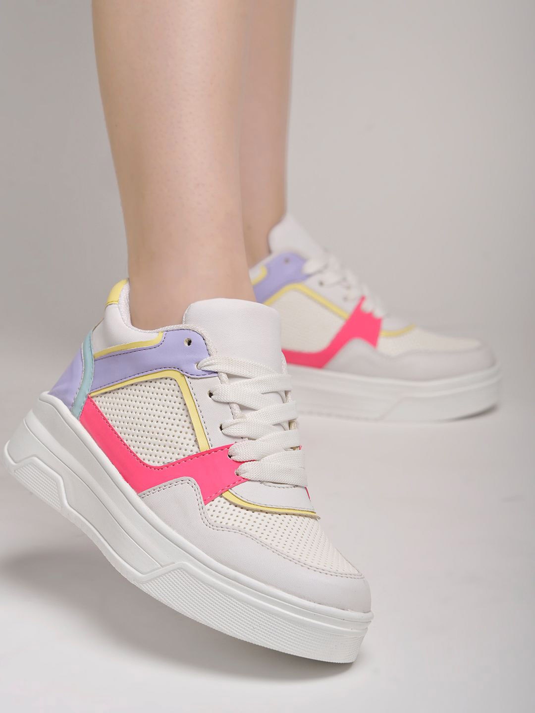 

Shoetopia Girls Colourblocked Sneakers, White