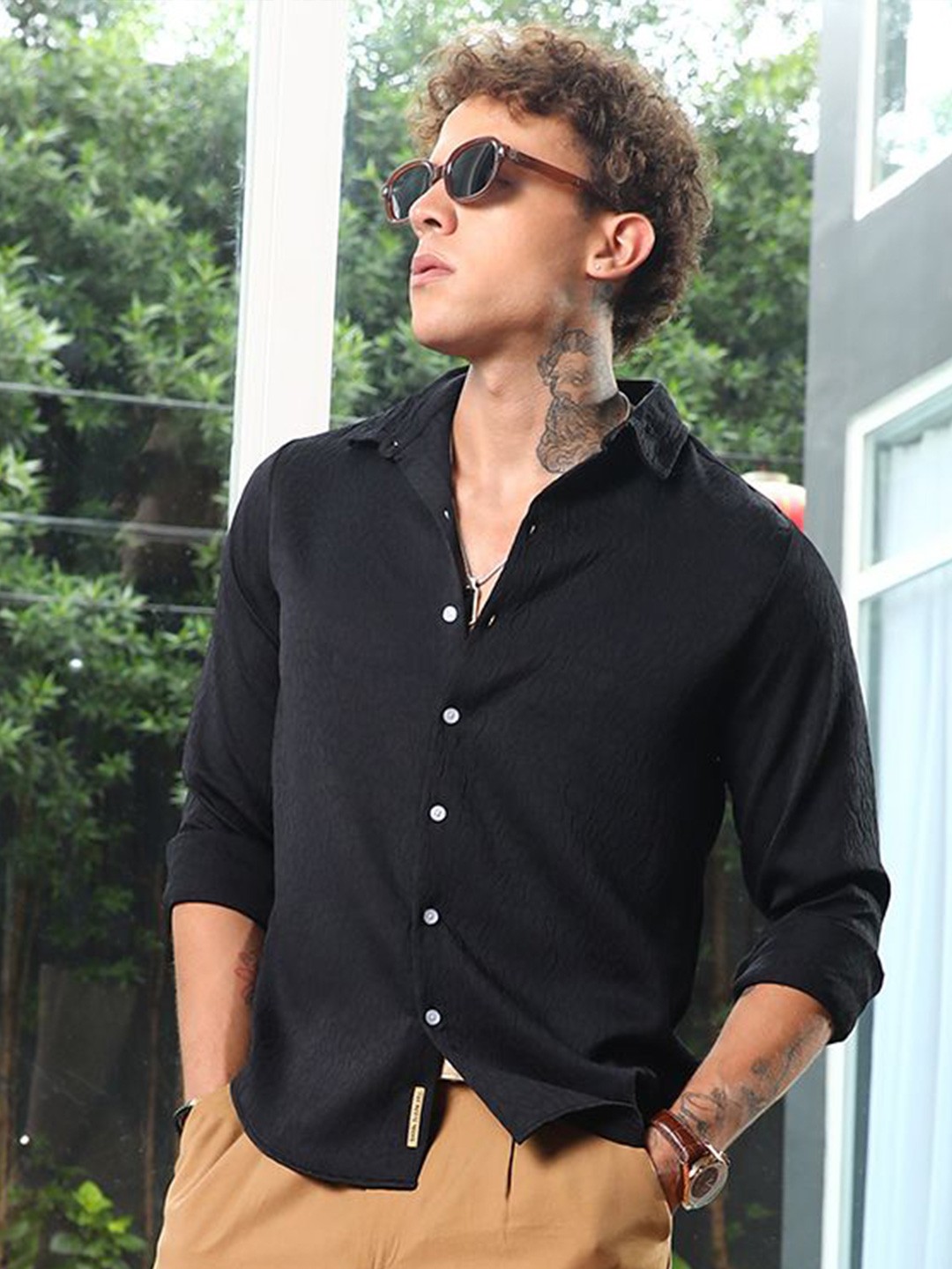 

Campus Sutra Men Comfort Spread Collar Solid Cotton Casual Shirt, Black