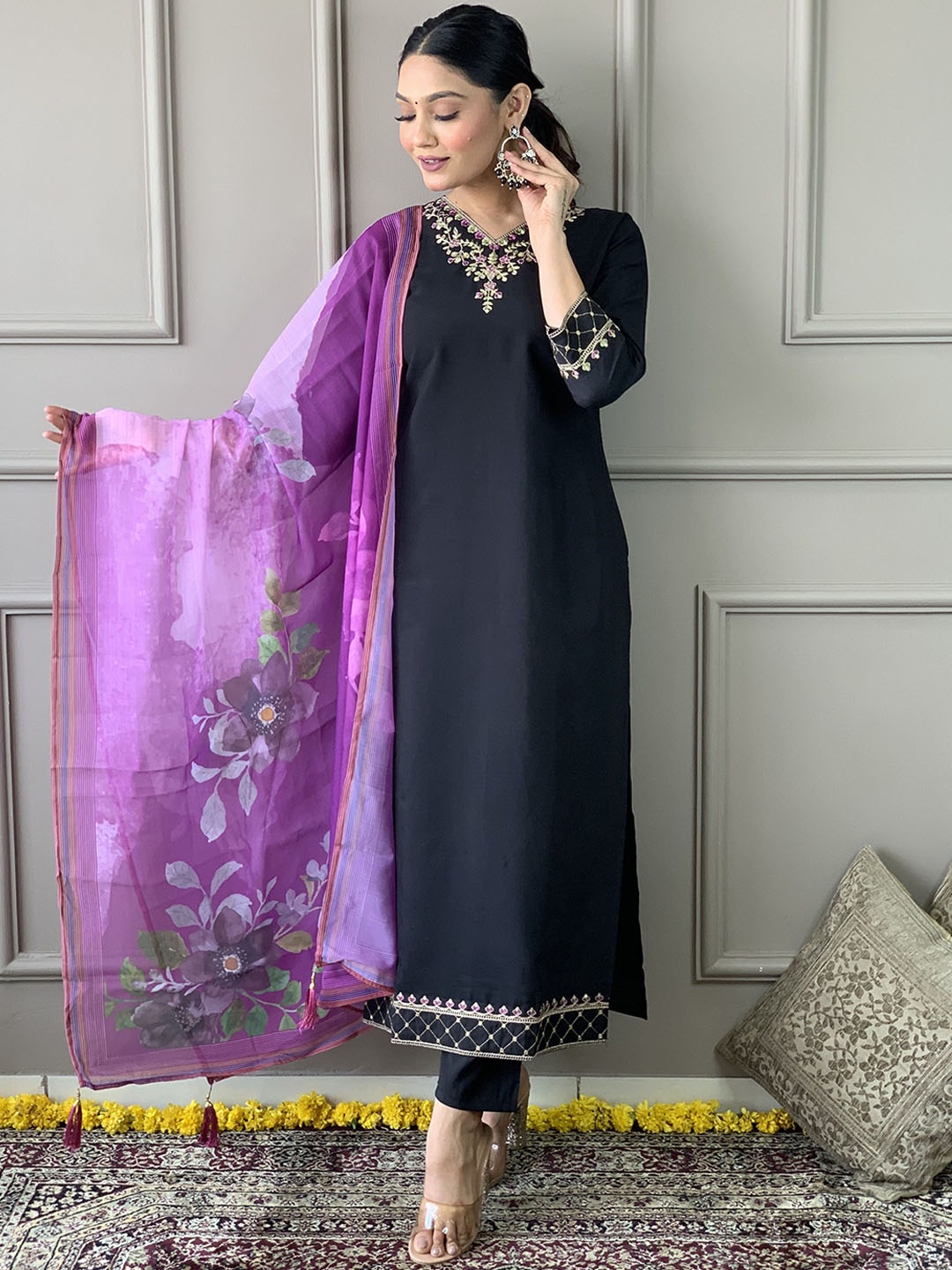 

JAPNAAM Women Floral Embroidered Regular Sequinned Chanderi Silk Kurta with Trousers & With Dupatta, Black