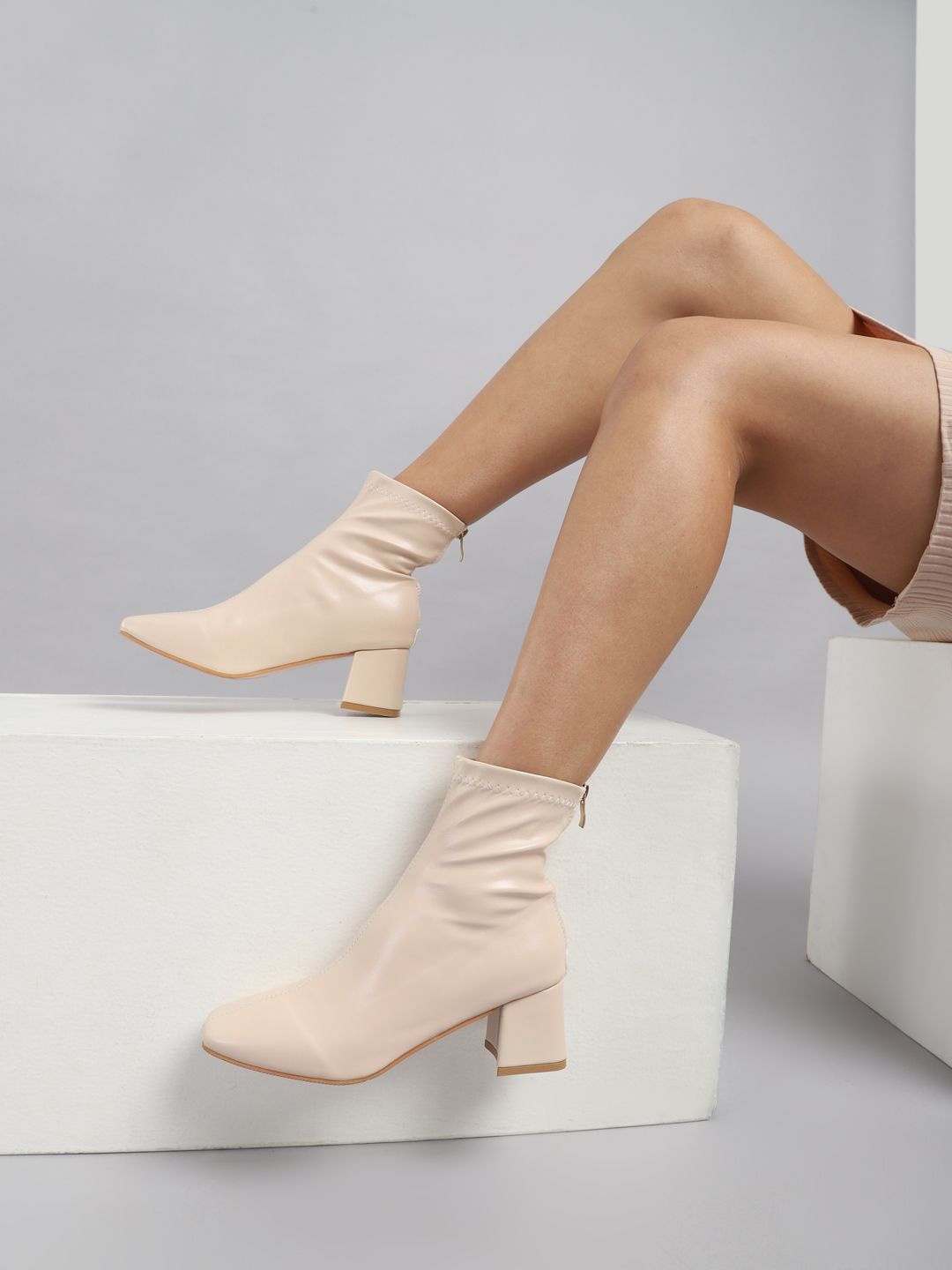 

Truffle Collection Women Winter Boots, Off white