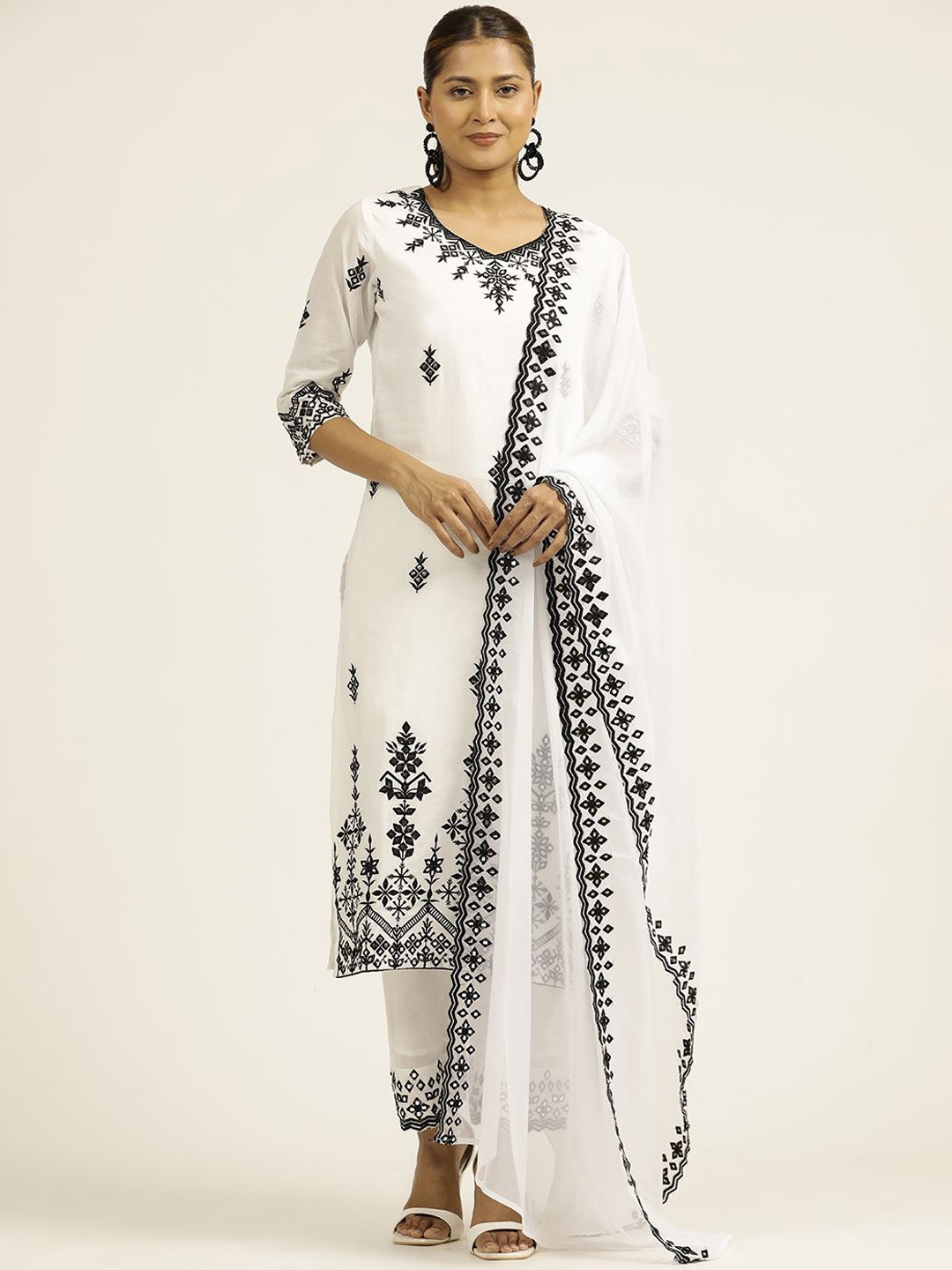 

Jaipur Kurti Resham Embroidered Cotton Kurta Set, White