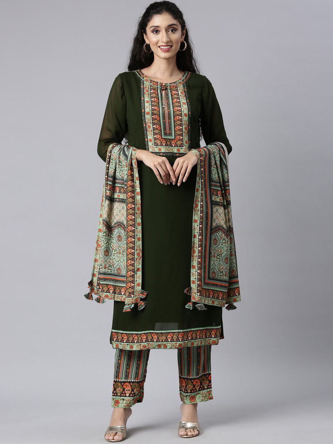 

Neerus Women Paisley Yoke Design Panelled Kurta with Trousers & With Dupatta, Green