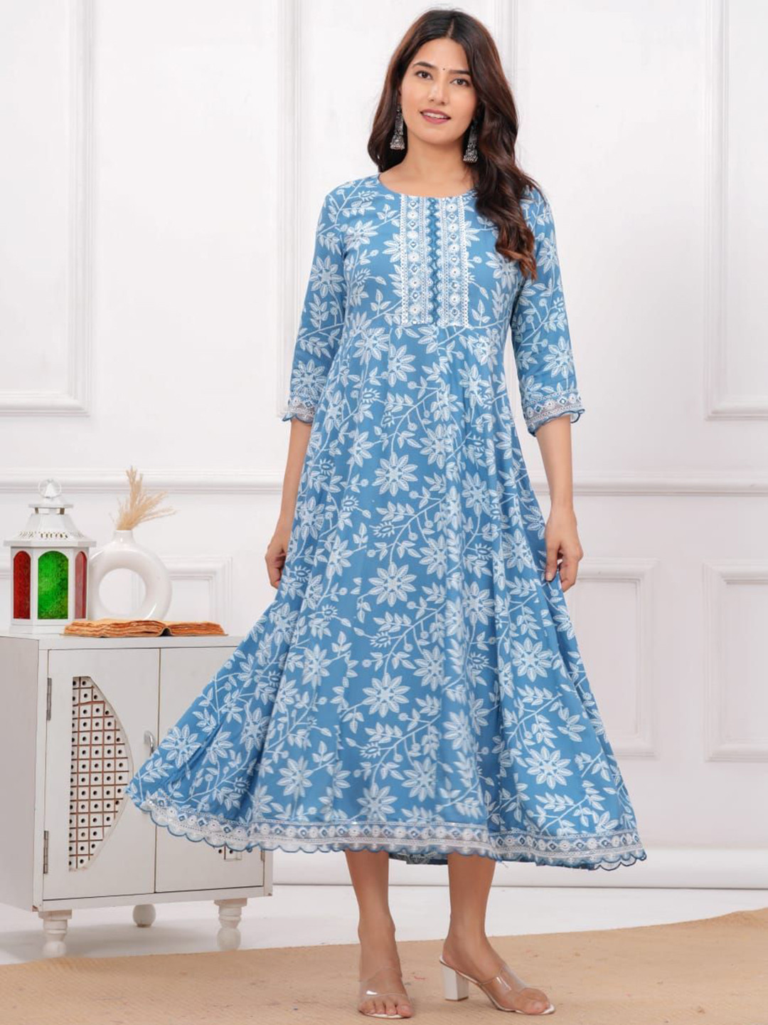 

PARUCREATION Women Printed Sequinned Floral Kurta, Blue