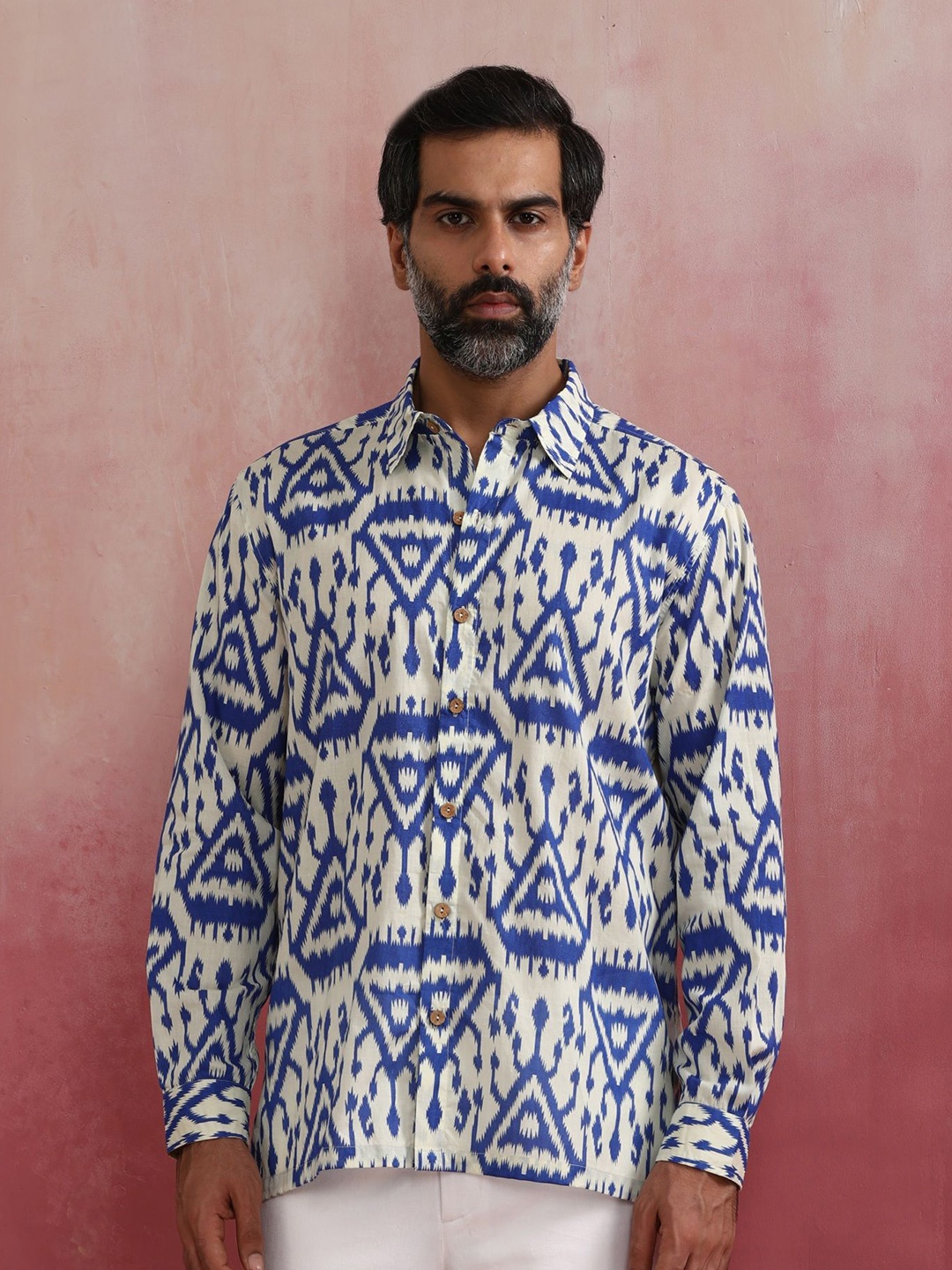 

trueBrowns Men ikat Printed Cotton Shirt, Blue