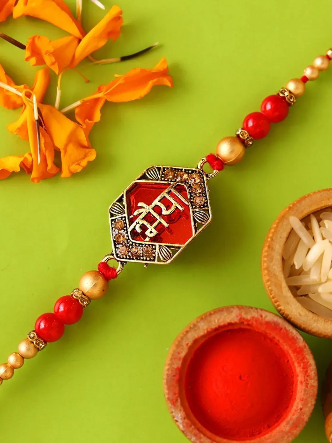 

fnp Trendy Bhaiya Rakhi Traditional Kundan, Gold