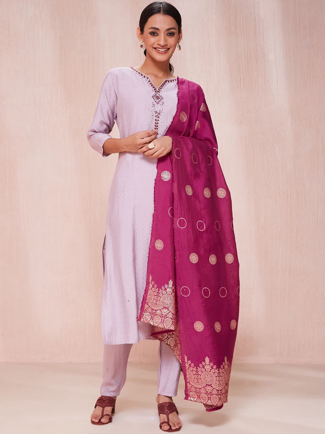 

DARIAN Women Ethnic Motifs Yoke Design Regular Thread Work Kurta with Trousers & With Dupatta, Purple