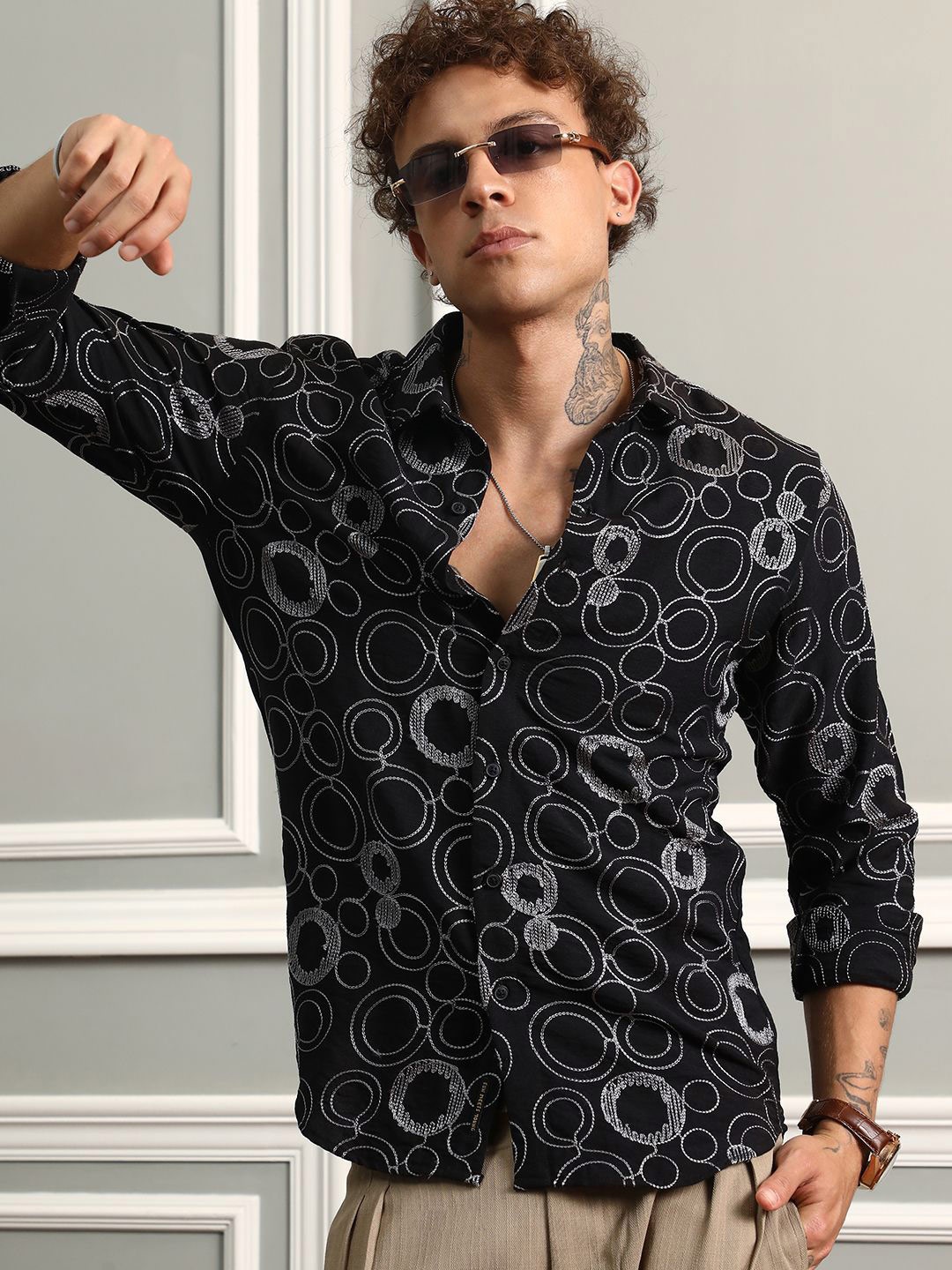 

Campus Sutra Men Comfort Spread Collar Abstract Printed Casual Shirt, Black