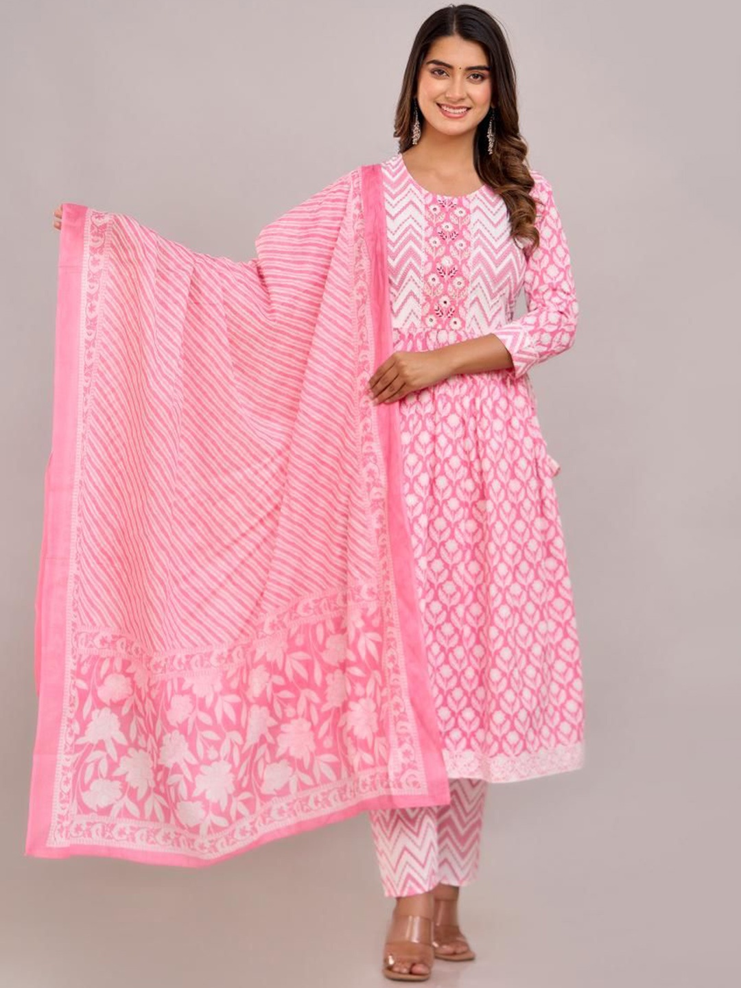 

Jasoriya Women Floral Printed Regular Aari Work Pure Cotton Kurta with Trousers & With Dupatta, Pink