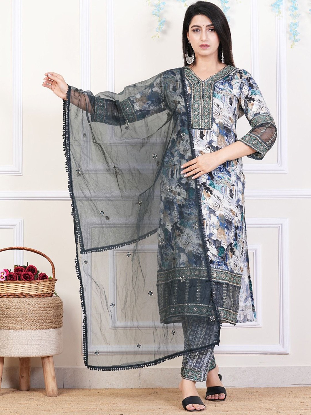 

JAFFRY EMBROIDERY Women Printed Regular Kurta with Harem Pants & With Dupatta, Black