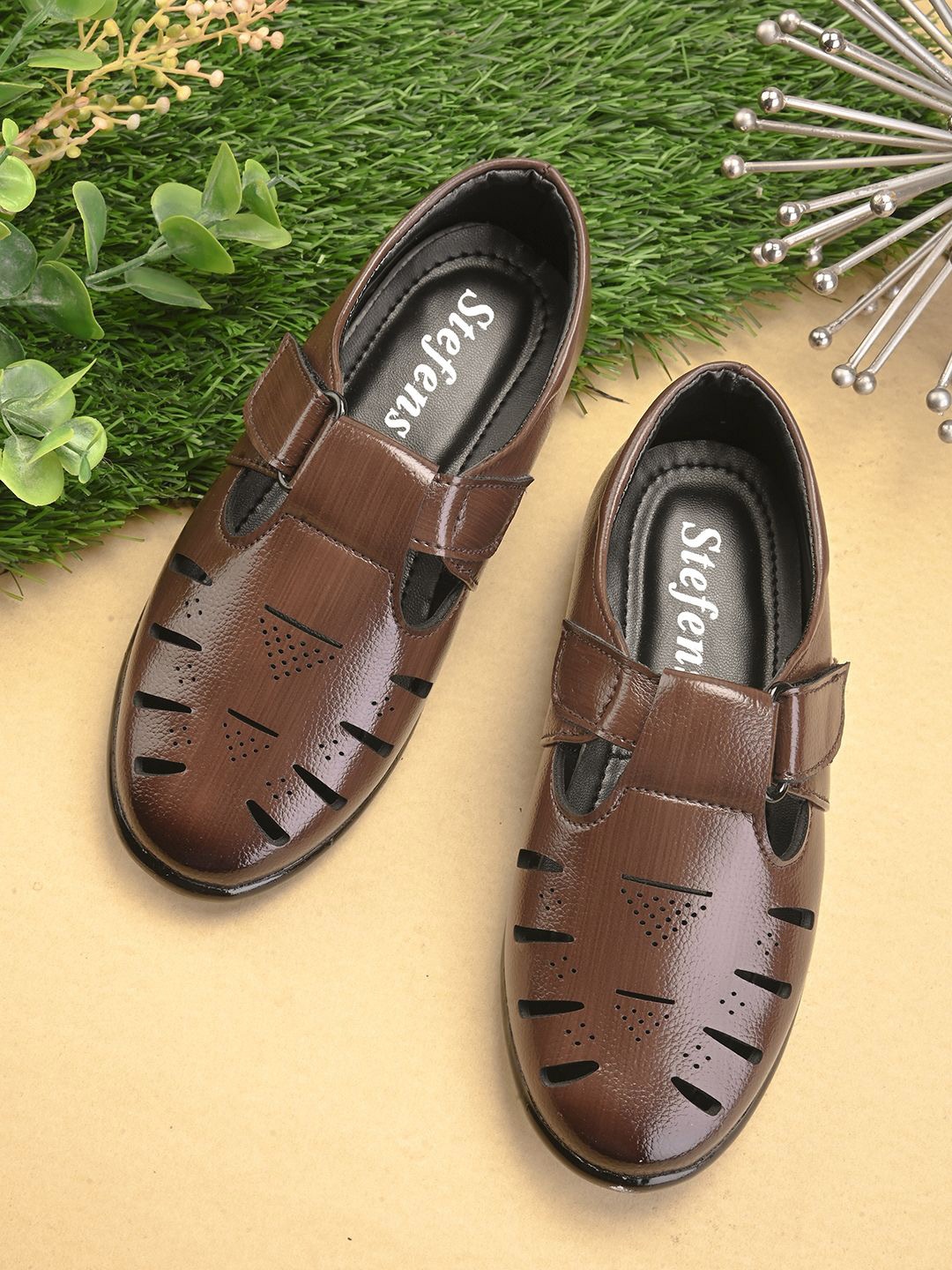

STEFENS Boys Shoe-Style Sandals, Brown