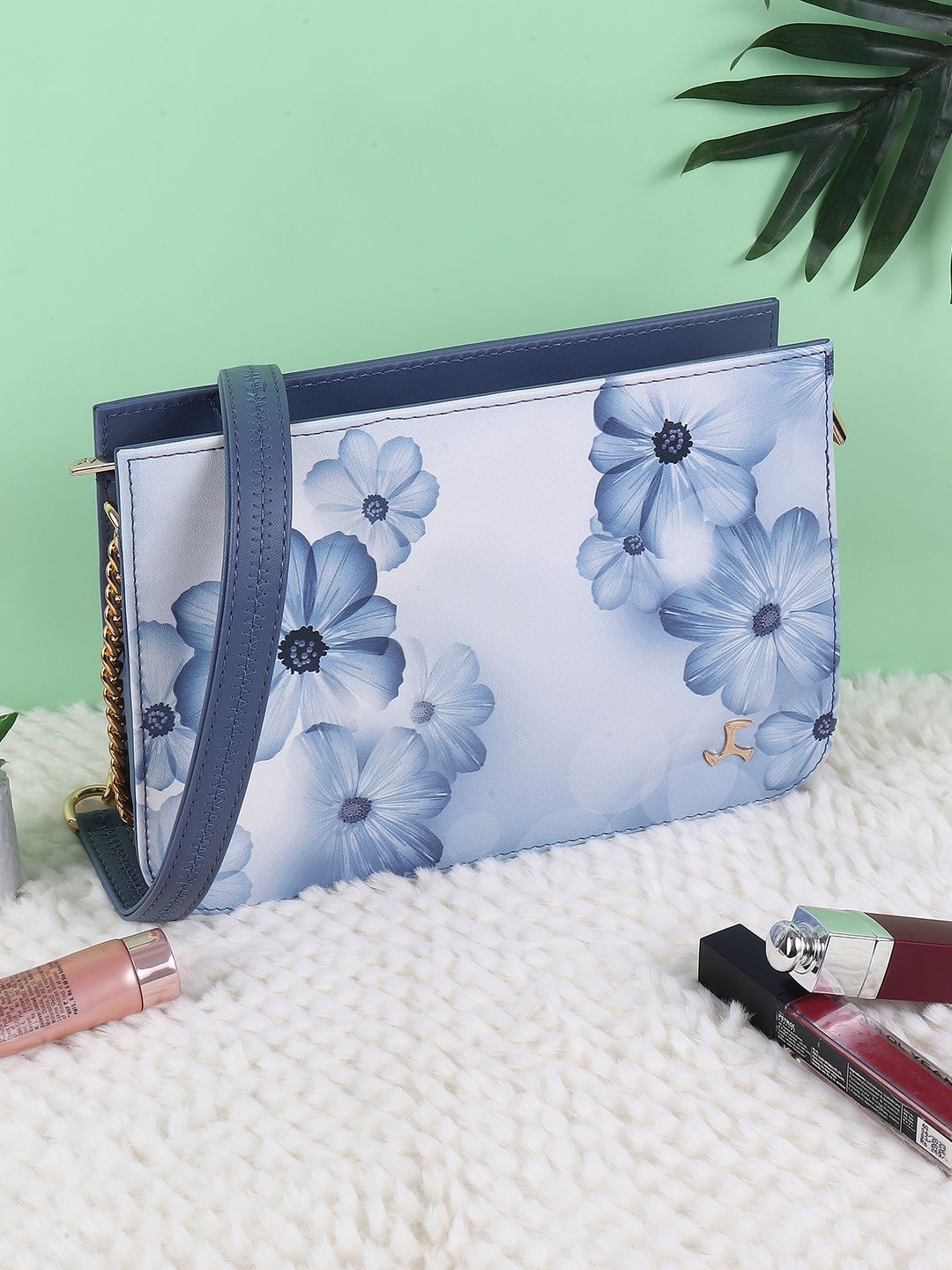 

Mochi Structured Handheld Bag, Blue