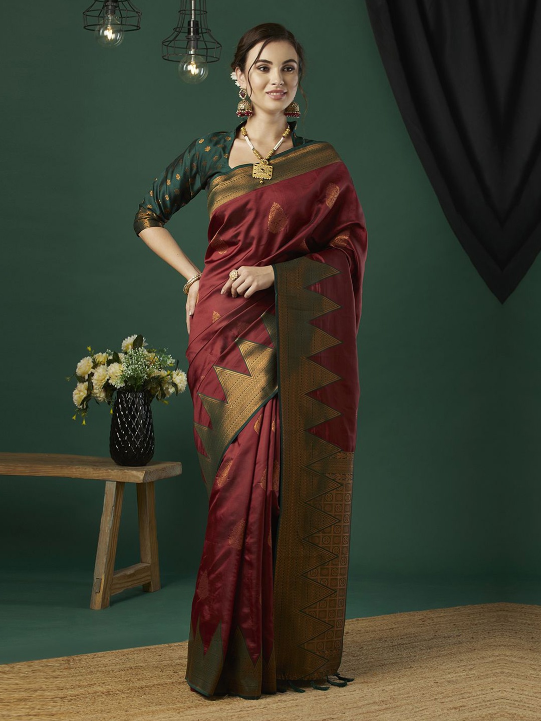 

HI FI NX Woven Design Zari Ethnic Motifs Pure Silk Banarasi Saree, Maroon