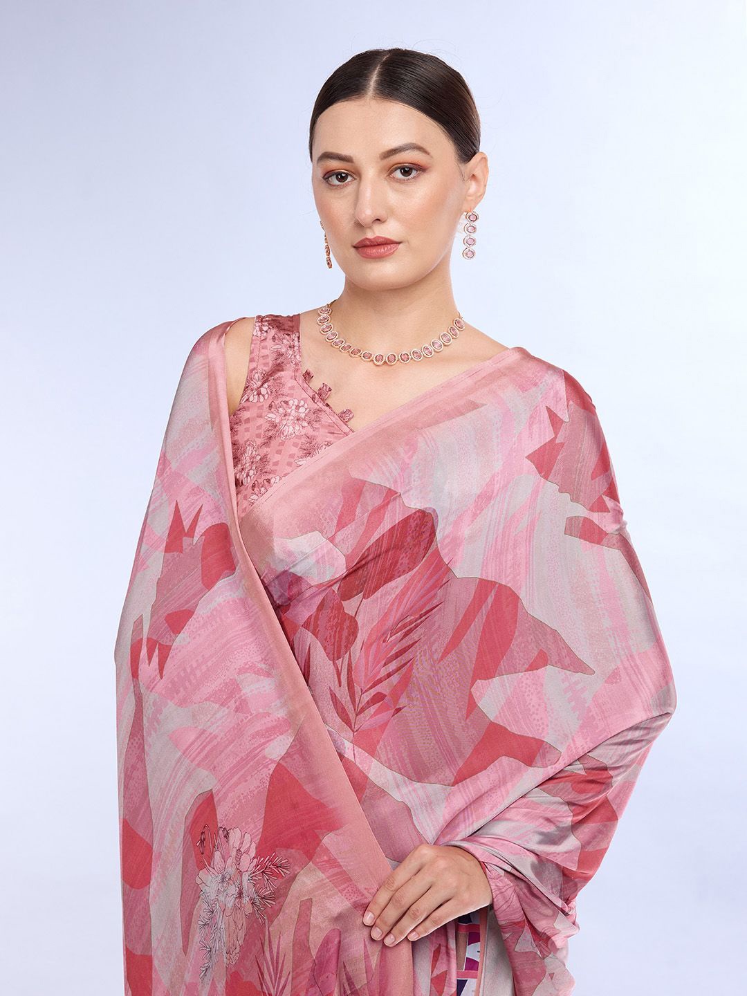 

Mitera Abstract Printed Satin Saree, Peach