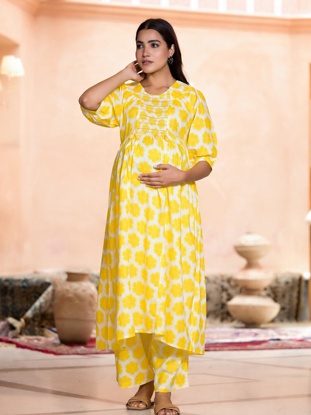 

Aujjessa Women Floral Printed Regular Pure Cotton Kurta with Trousers, Yellow