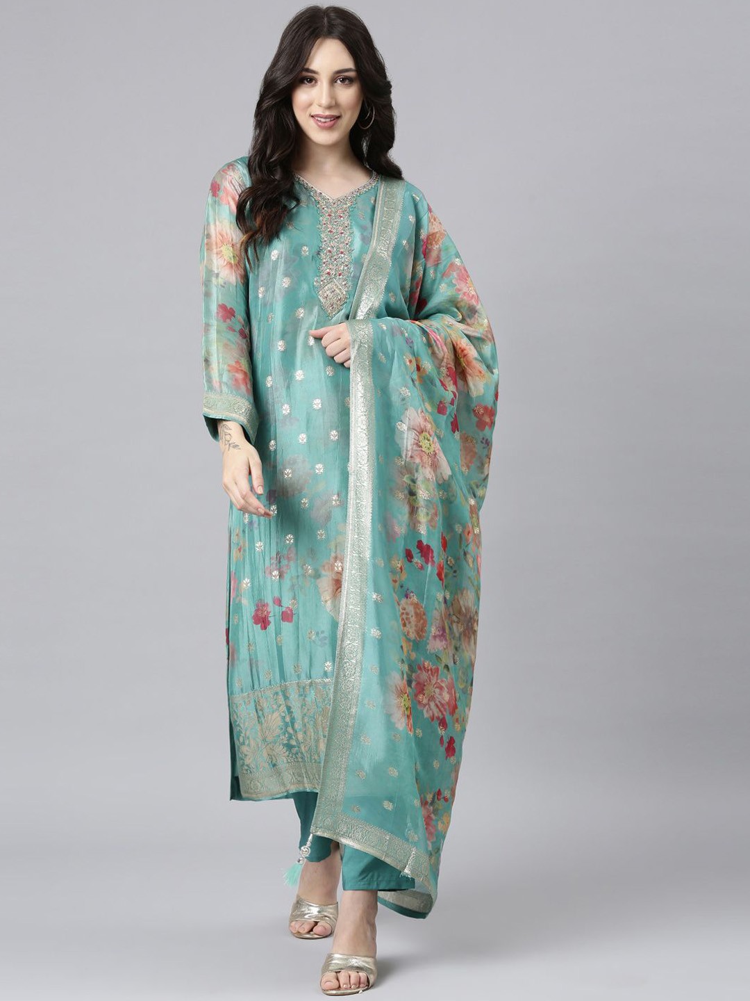 

Neerus Women Floral Panelled Beads and Stones Kurta with Trousers & With Dupatta, Green