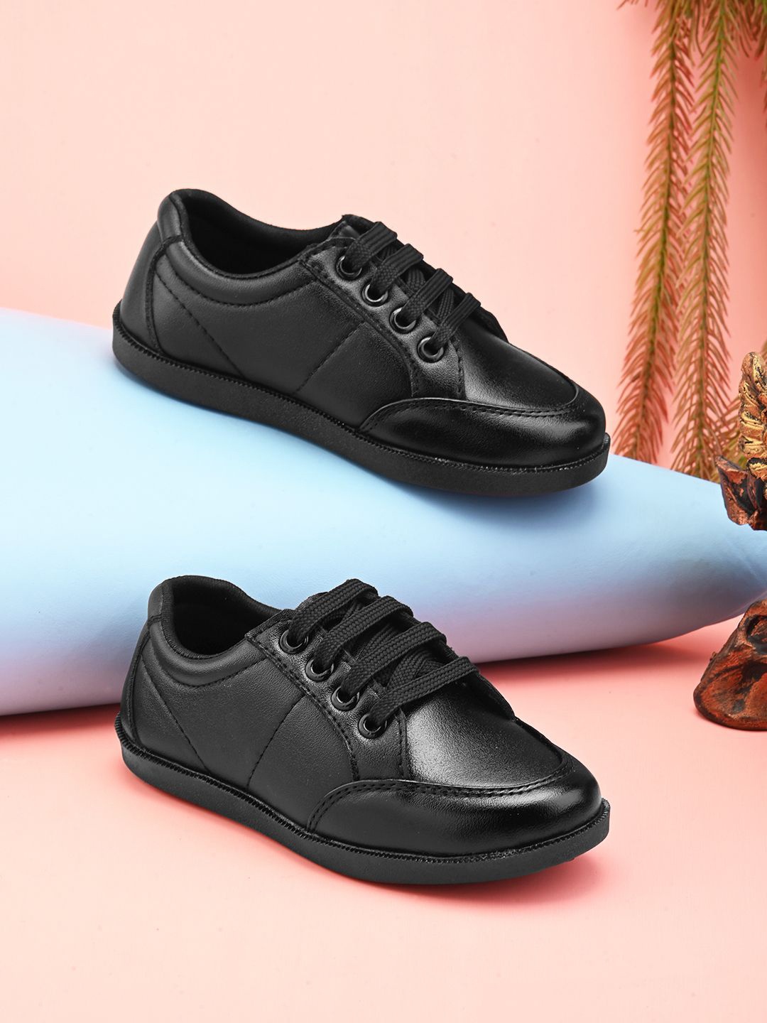 

STEFENS Boys Solid Sneakers, Black