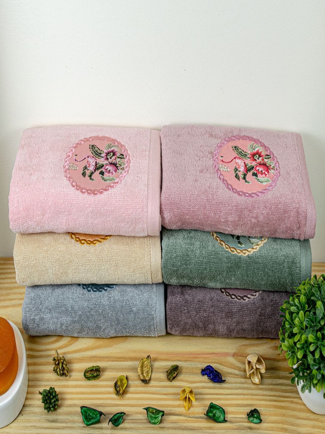 

RANGOLI 6Pcs Pink & Grey Self Designed Hand Towels