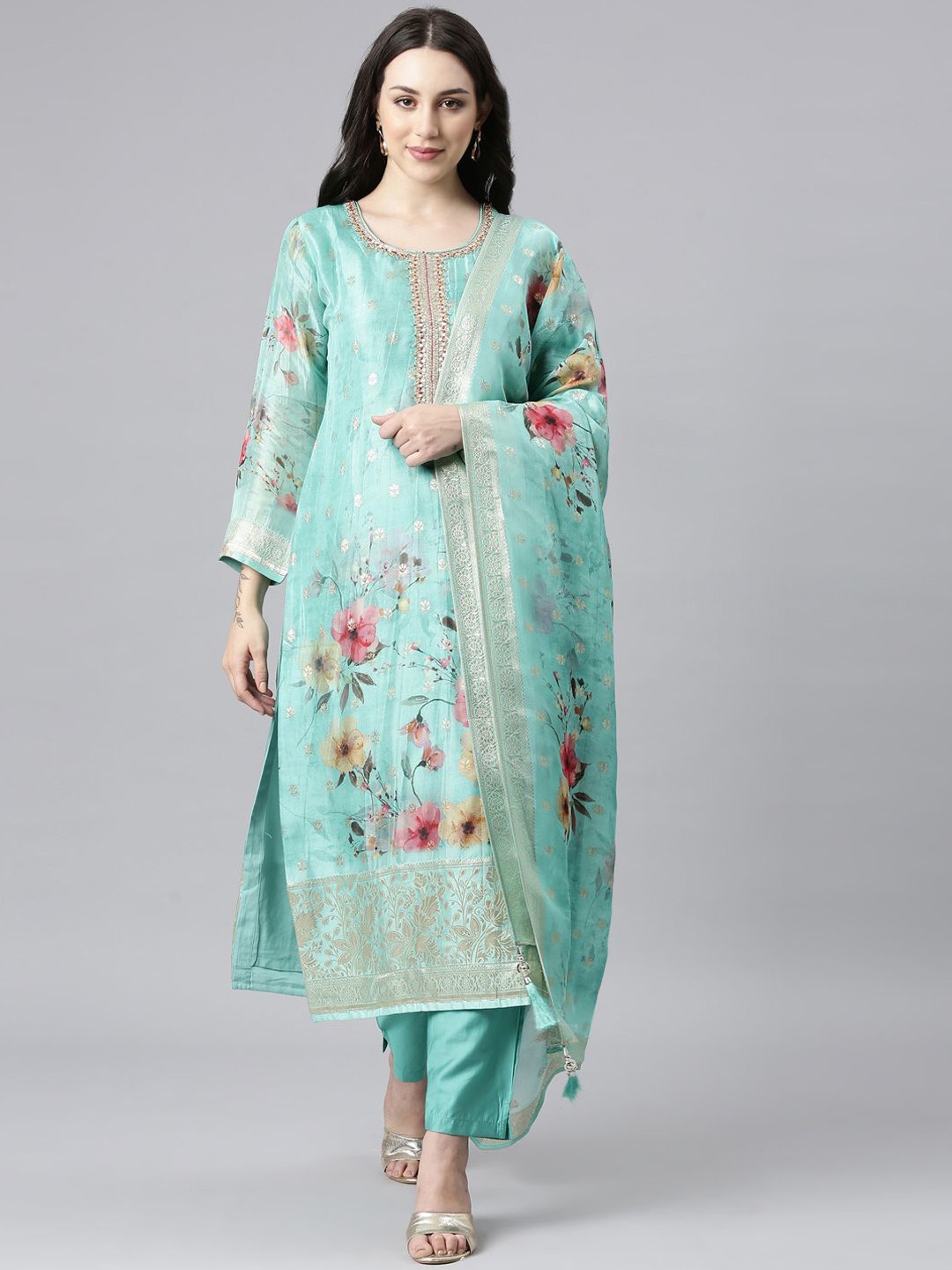 

Neerus Women Floral Printed Panelled Kurta with Trousers & With Dupatta, Green