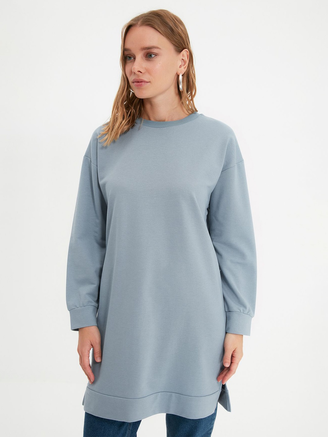 

Trendyol Women Solid Round Neck Longline Sweatshirt, Grey