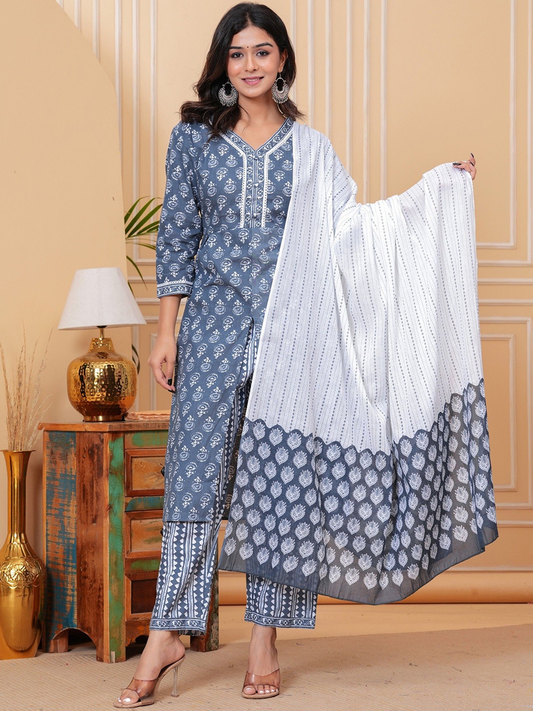 

POSHART FASHION AS UNIQUE AS YOU ARE Printed Pure Cotton Straight Kurta Set, Grey