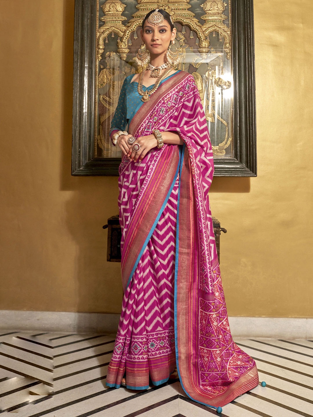 

Mitera Printed Zari Printed Silk Blend Patola Saree, Pink